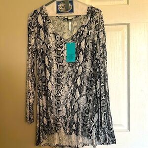 Tunic top w/ v neck- stretchy thinner material- New w/ tags-Never worn-